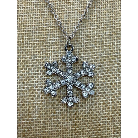 Snowflake Pendant Necklace Rhinestones Silver-Tone Chain By Sarah Coventry - Picture 4 of 9